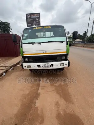 Hyundai Truck 2000 White