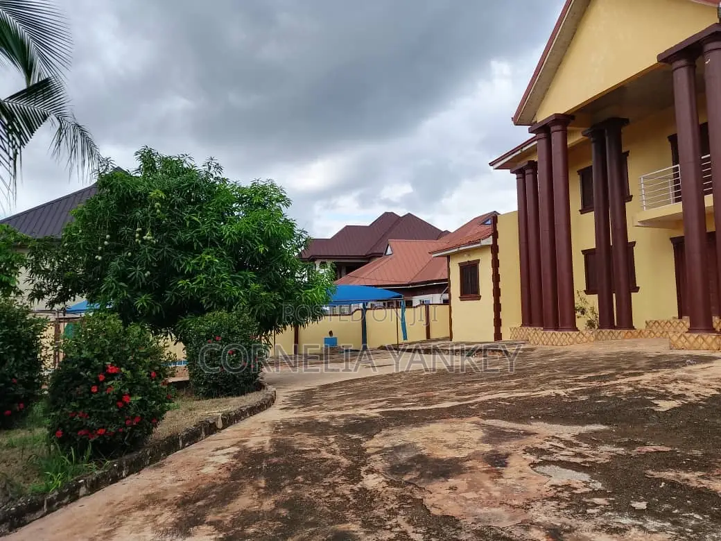 Furnished 8bdrm House in Atwima Kwanwoma for sale