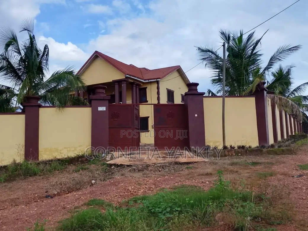 Furnished 8bdrm House in Atwima Kwanwoma for sale