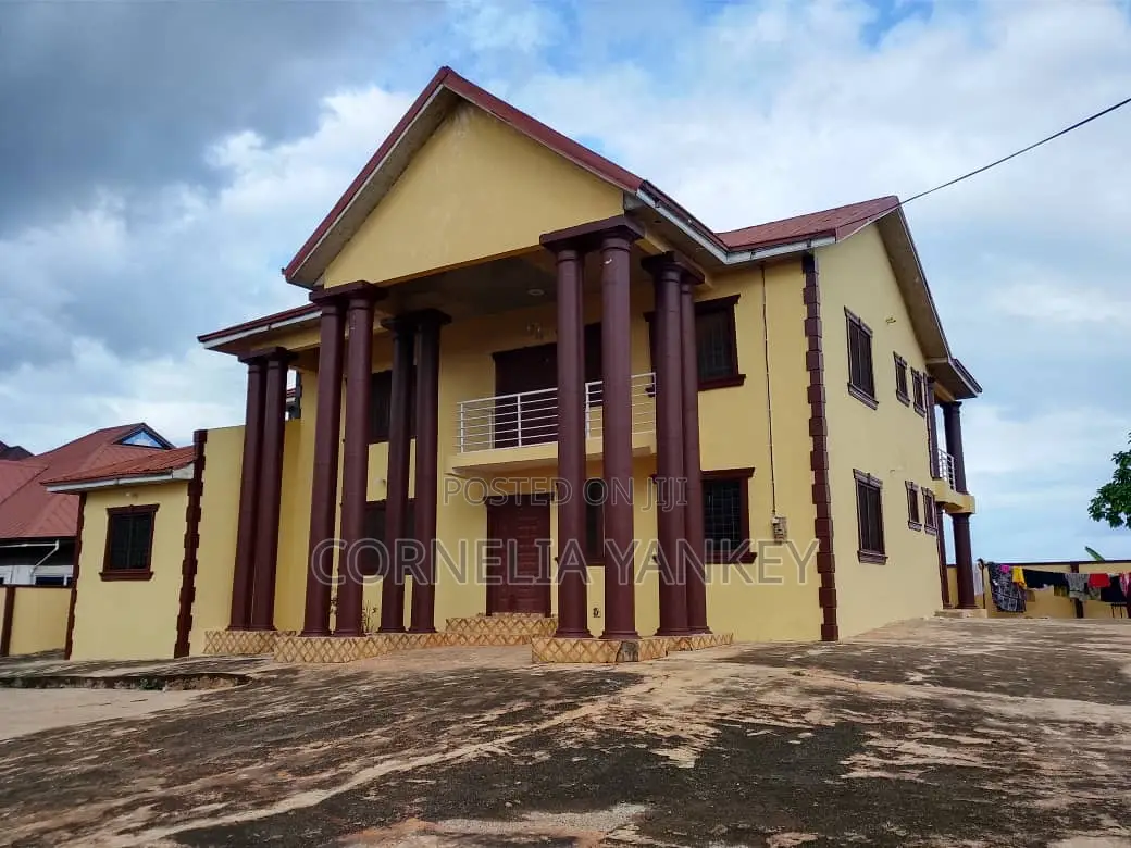 Furnished 8bdrm House in Atwima Kwanwoma for sale