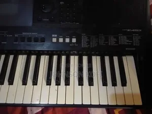 Yamaha PSR E453