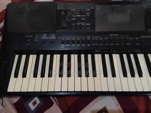 Yamaha PSR E453