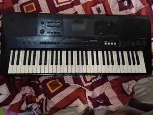 Yamaha PSR E453