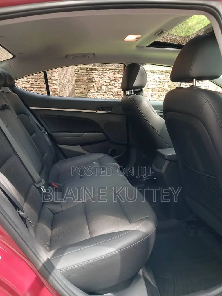 Hyundai Elantra Limited Sedan FWD (2.0L 4cyl 6A) 2017 Red