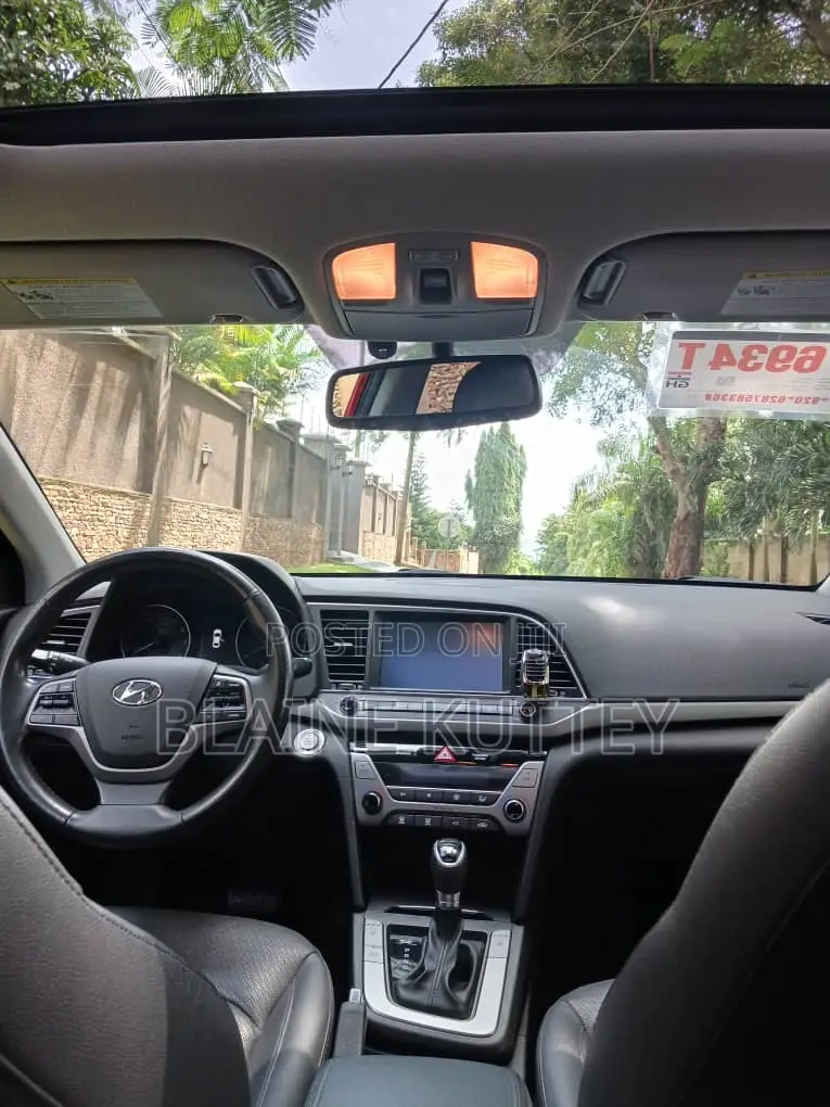 Hyundai Elantra Limited Sedan FWD (2.0L 4cyl 6A) 2017 Red