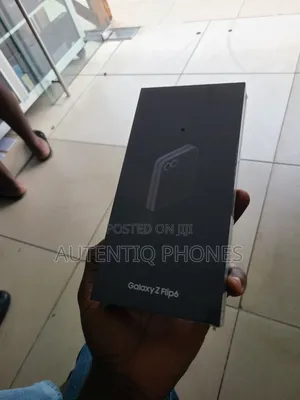 New Samsung Galaxy Z Flip6 256 GB Silver