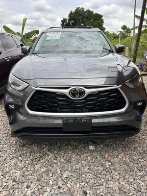 Toyota Highlander XLE 2022 Silver