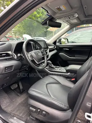 Toyota Highlander XLE 2022 Silver