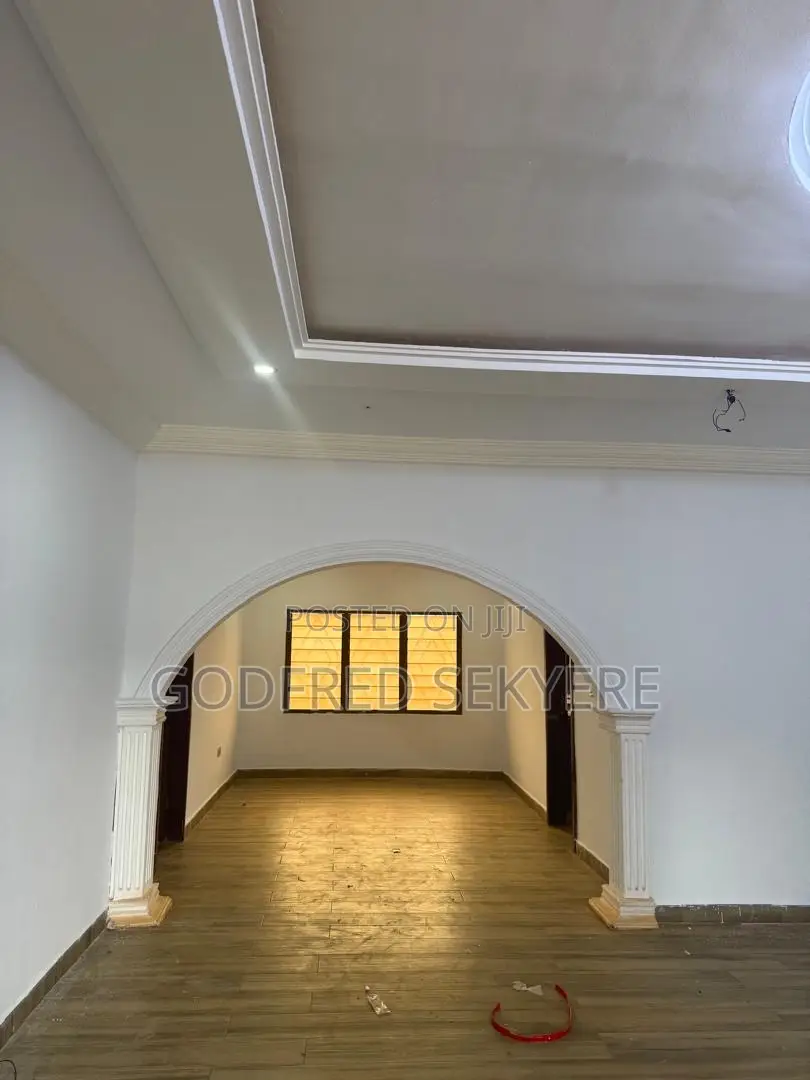 5bdrm House in Ahodwo, Kumasi Metropolitan for rent