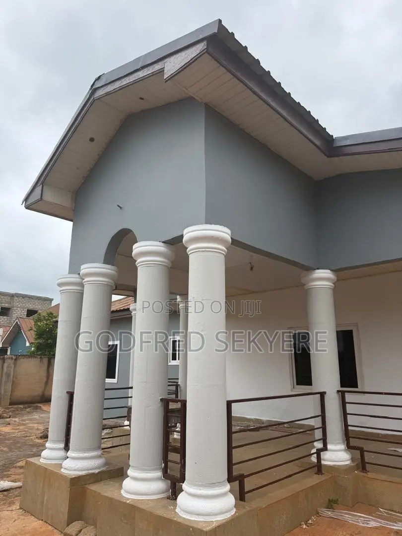 5bdrm House in Ahodwo, Kumasi Metropolitan for rent