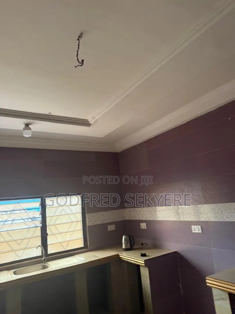 5bdrm House in Ahodwo, Kumasi Metropolitan for rent