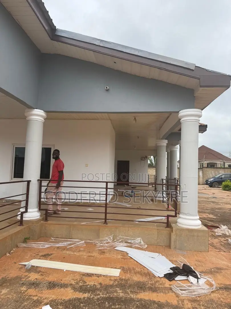 5bdrm House in Ahodwo, Kumasi Metropolitan for rent