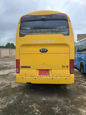 Kia Granbird 2013 Yellow