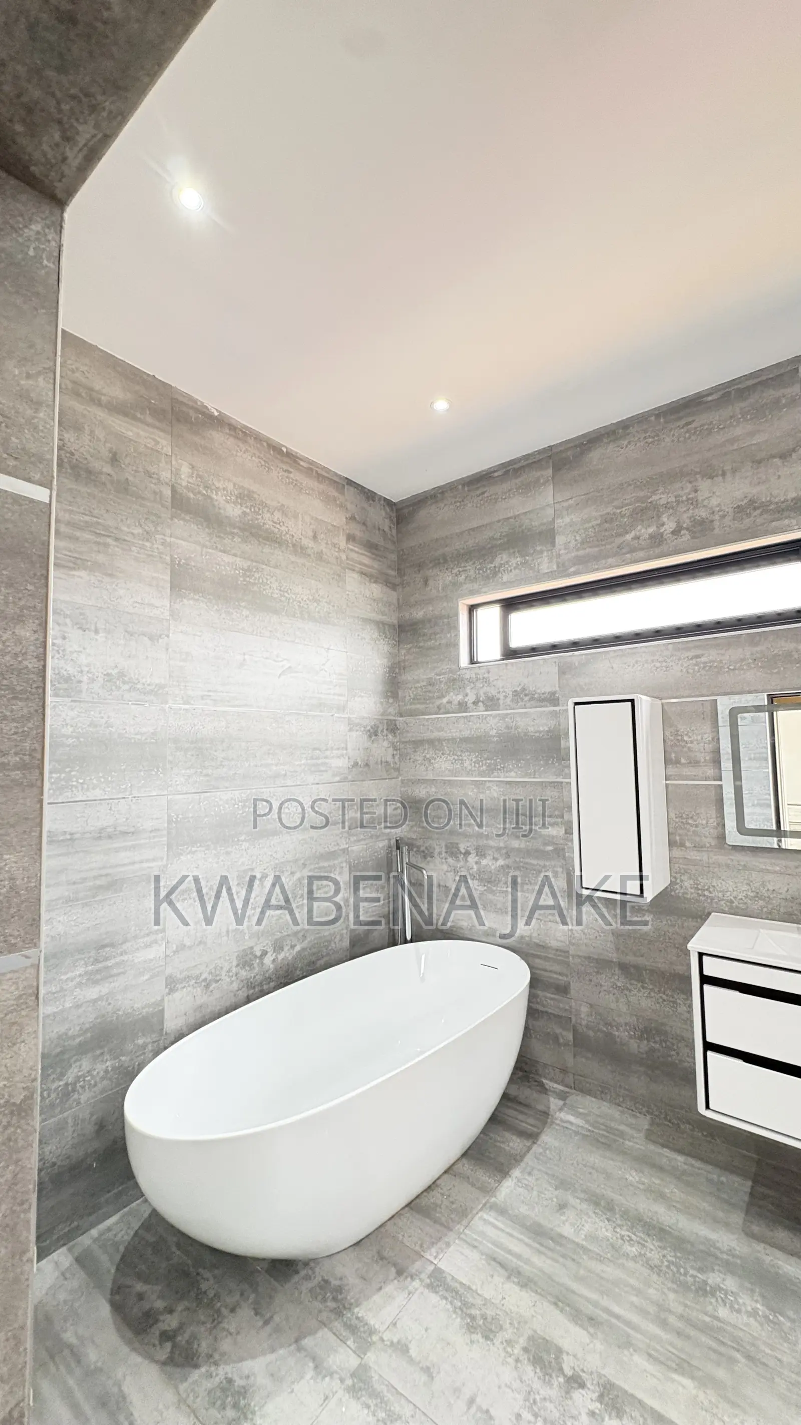 5bdrm Townhouse/Terrace in Adenta for sale