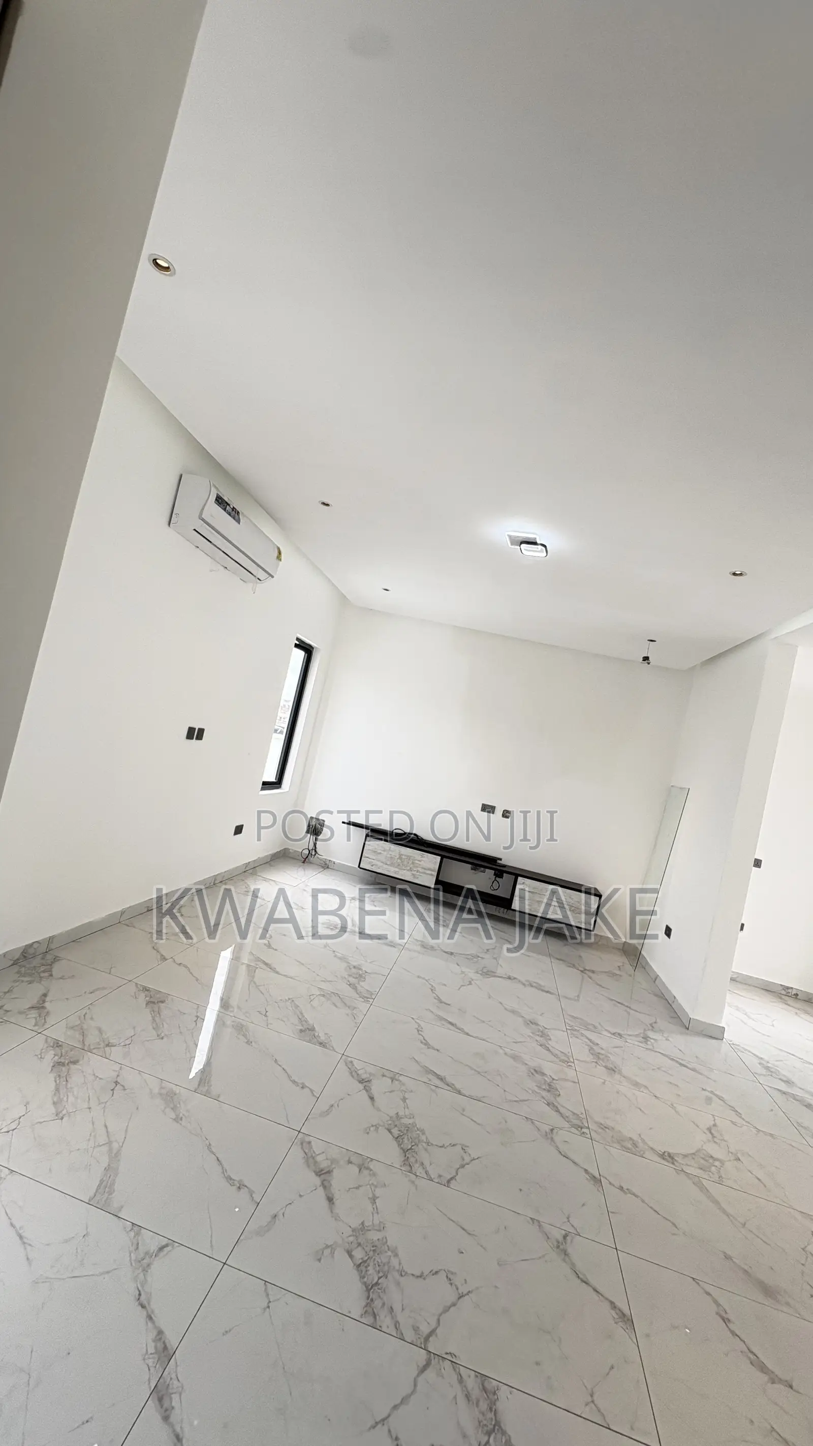 5bdrm Townhouse/Terrace in Adenta for sale