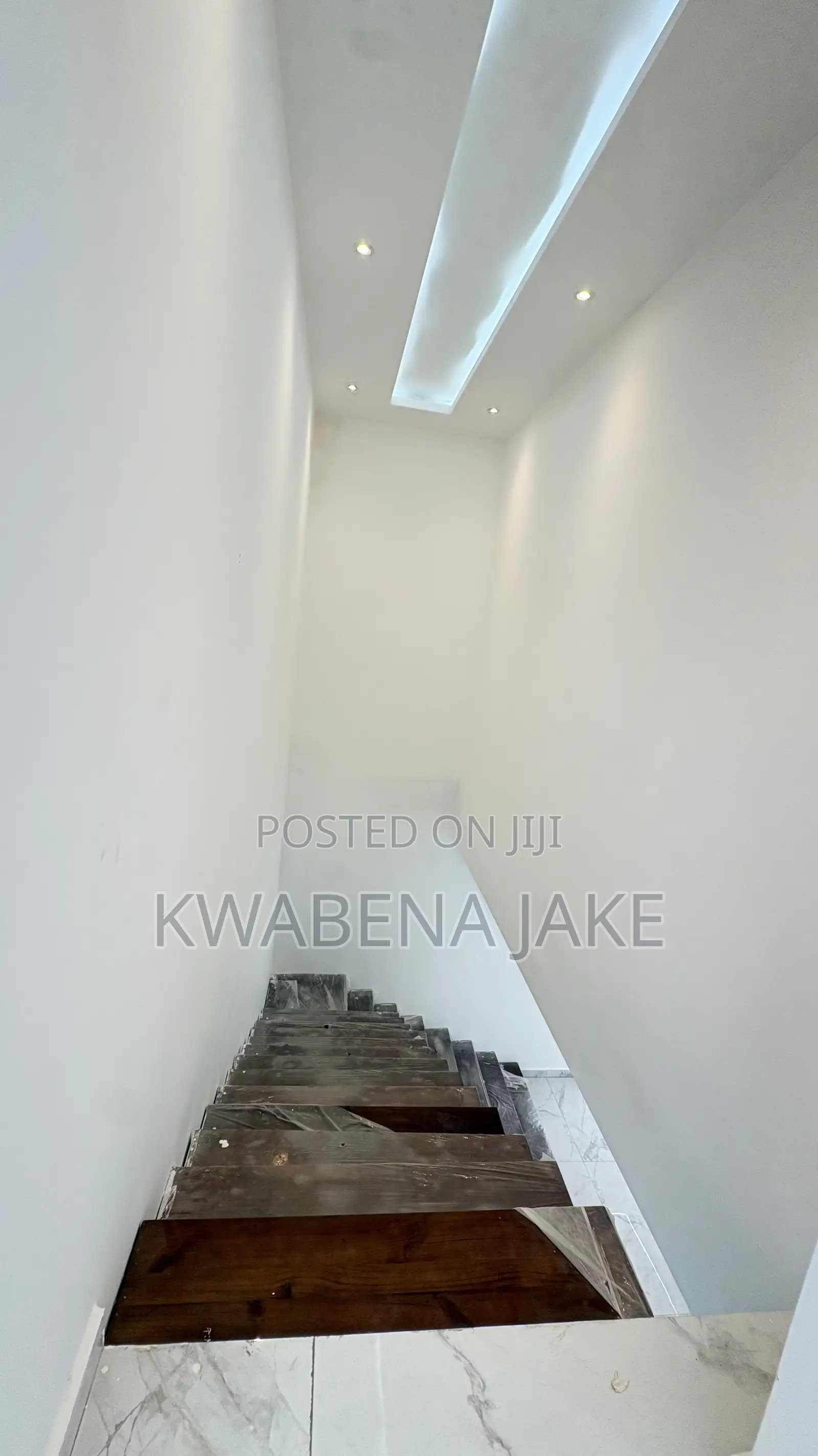 5bdrm Townhouse/Terrace in Adenta for sale