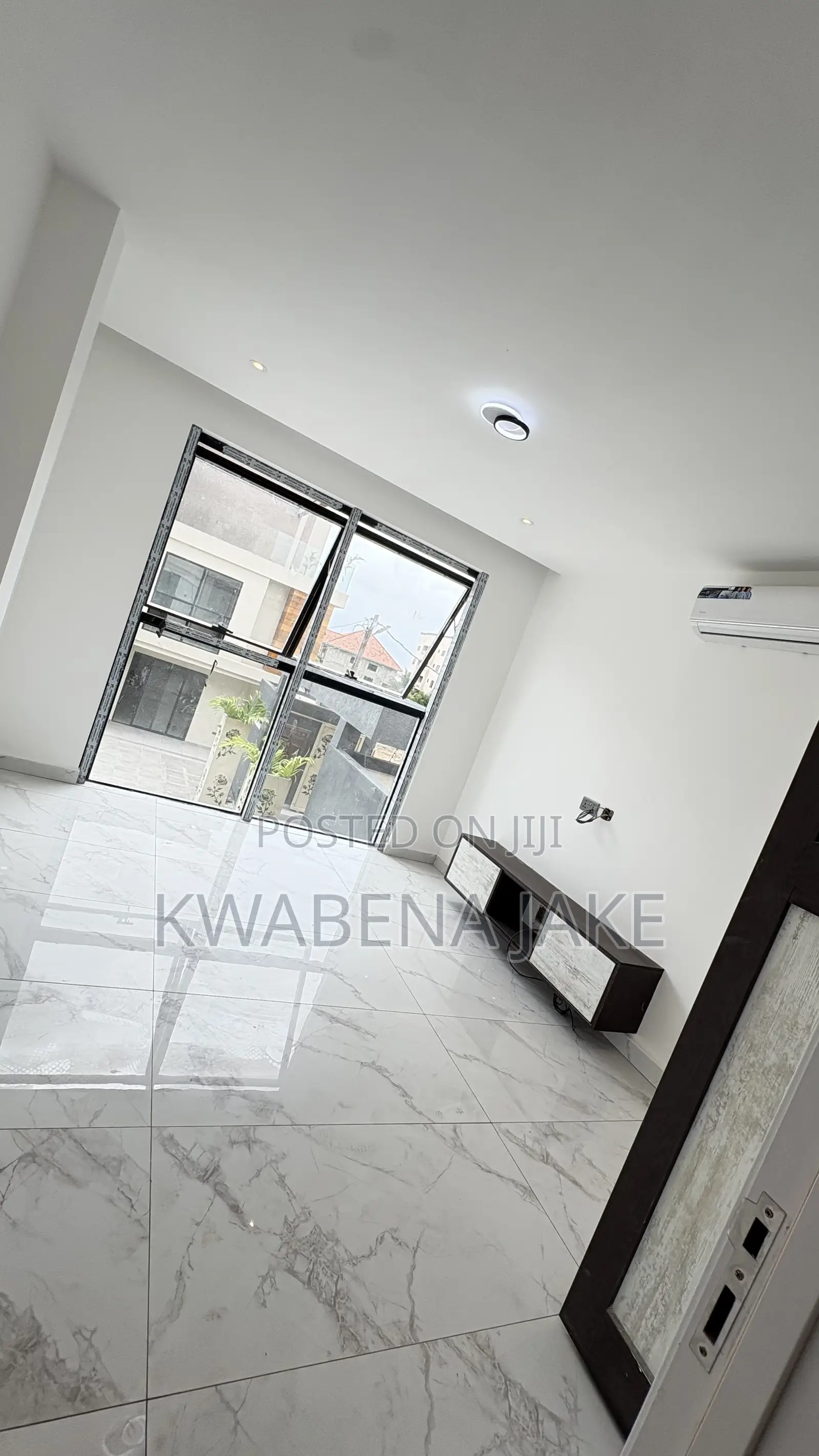 5bdrm Townhouse/Terrace in Adenta for sale