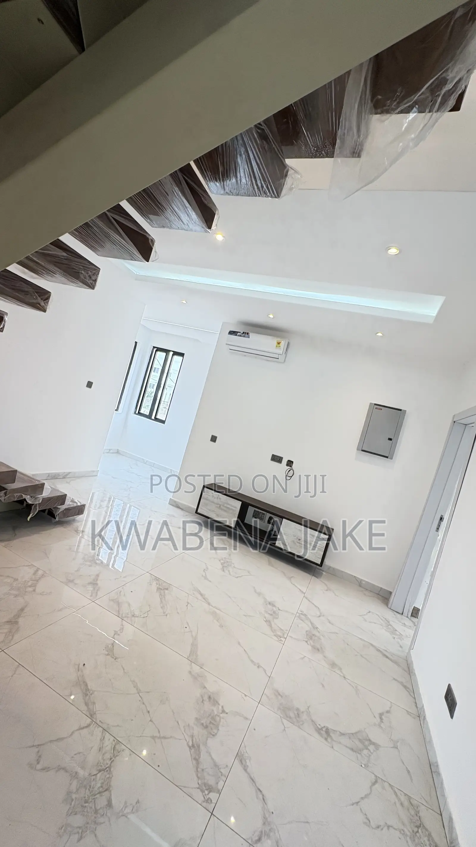 5bdrm Townhouse/Terrace in Adenta for sale