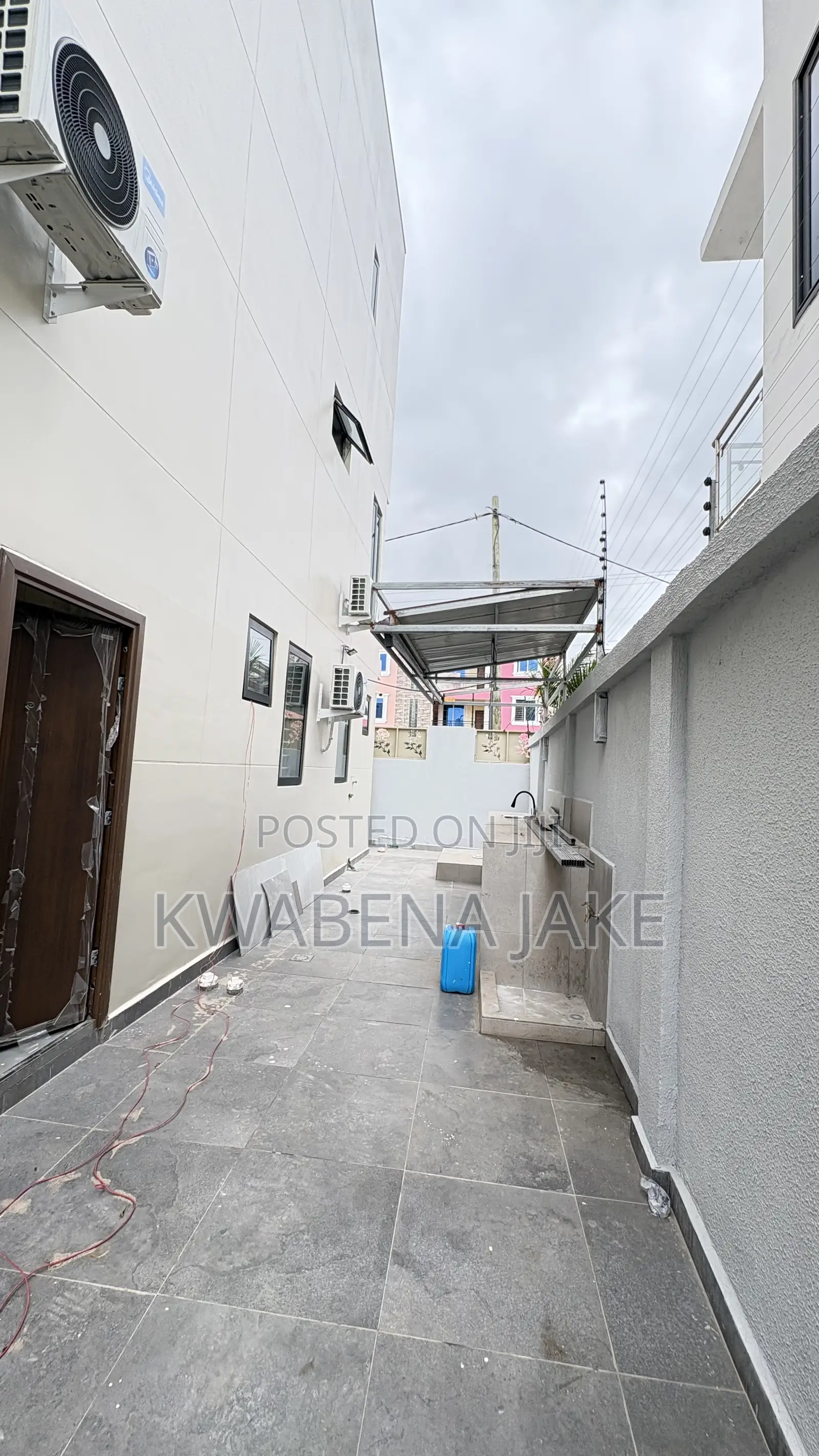 5bdrm Townhouse/Terrace in Adenta for sale