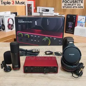 Focusrite Scarlette 2i2 Studio 4th Gen