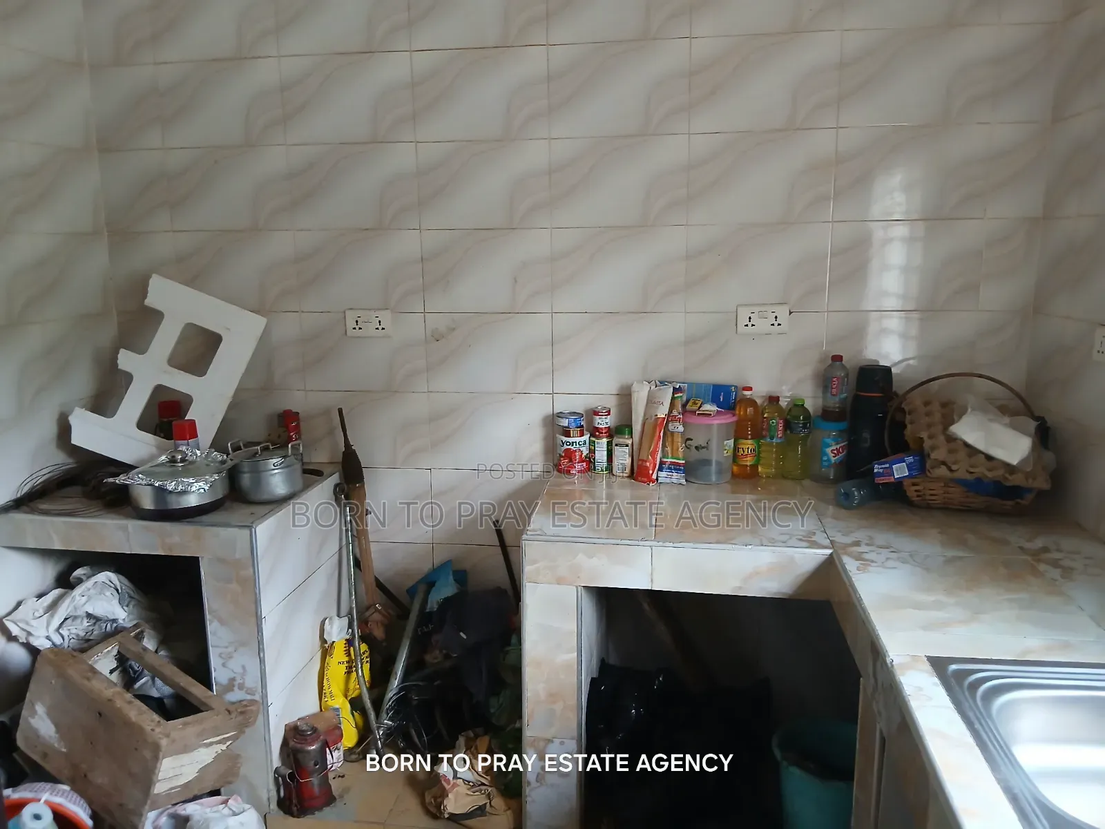 3bdrm Apartment in Born To Pray Estate, Ejisu-Juaben Municipal for sale