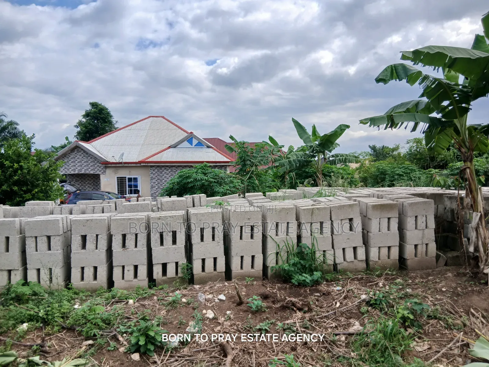 3bdrm Apartment in Born To Pray Estate, Ejisu-Juaben Municipal for sale