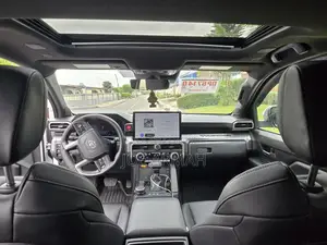 Toyota Tacoma 2024 White