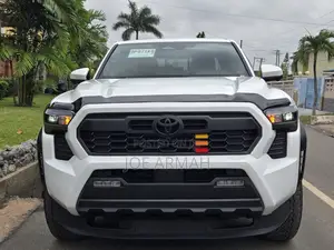 Toyota Tacoma 2024 White