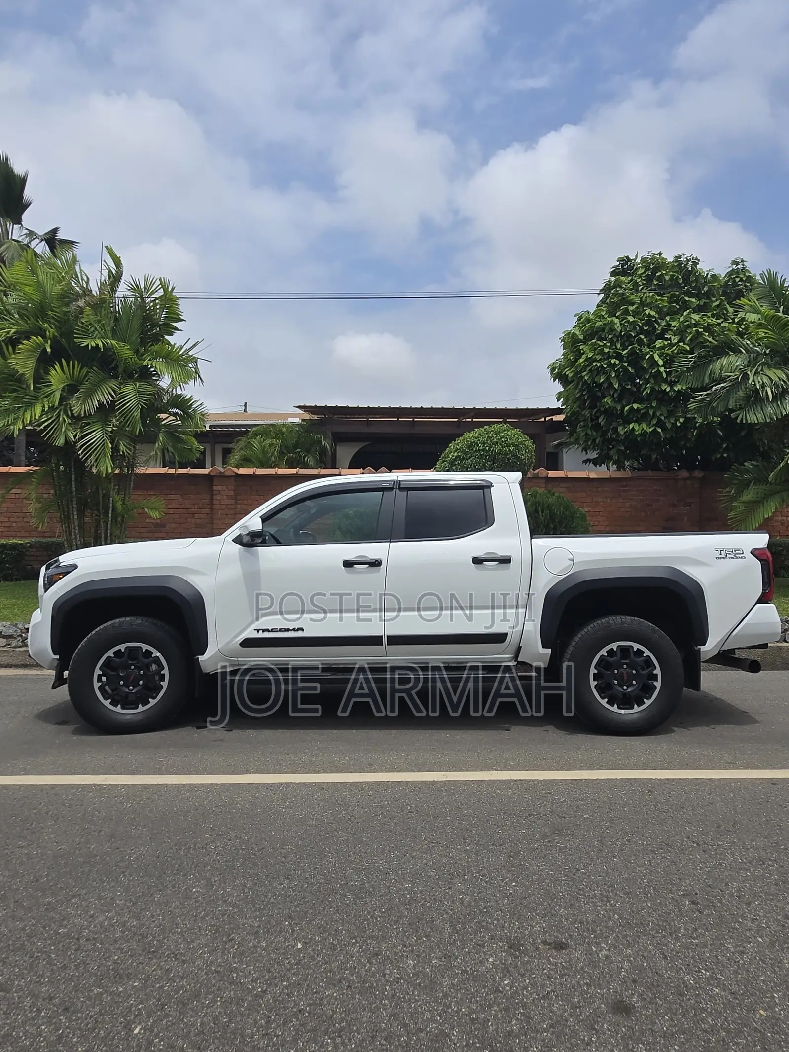 Toyota Tacoma 2024 White
