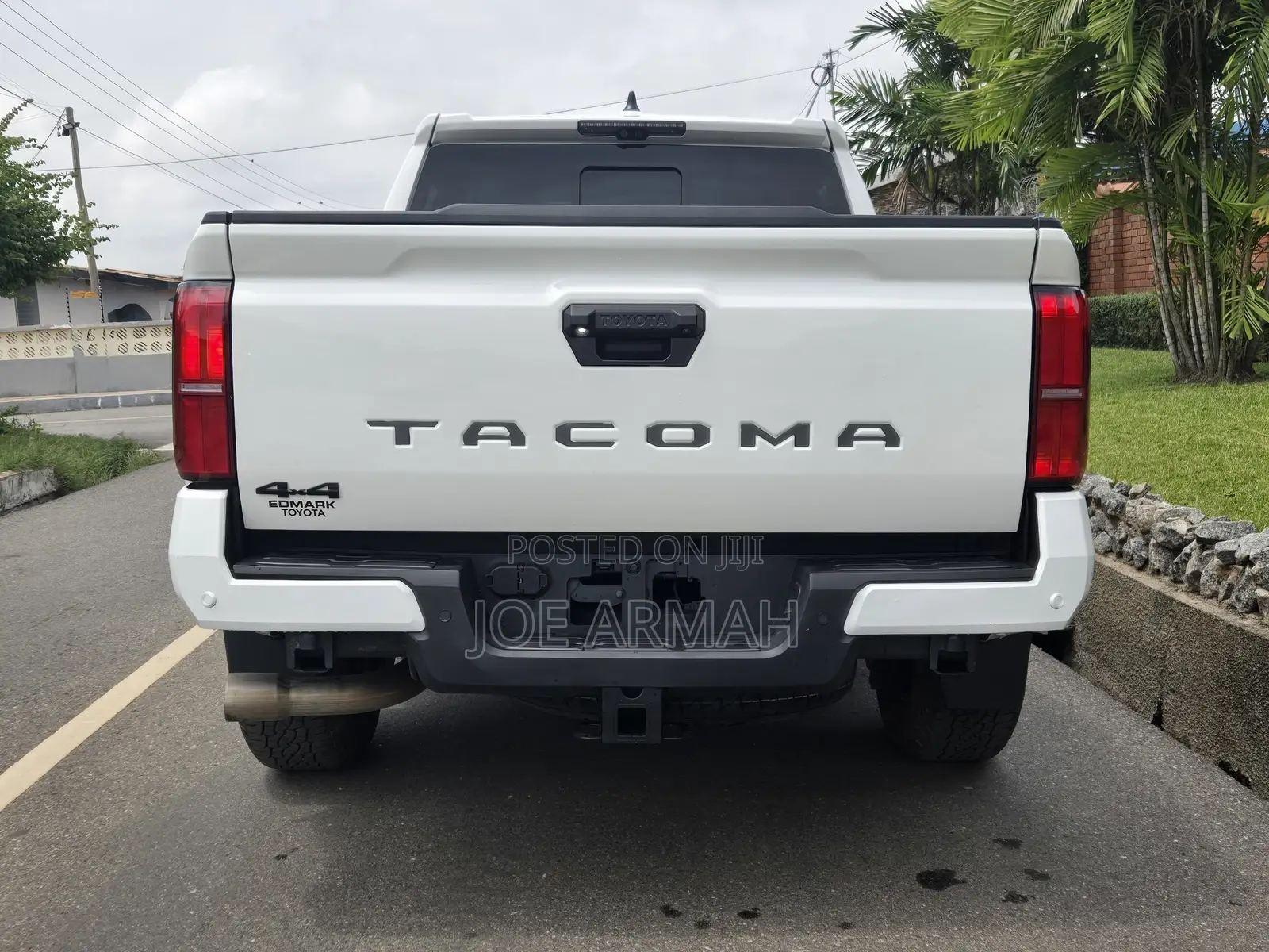 Toyota Tacoma 2024 White