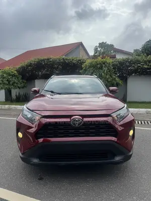 Toyota RAV4 XLE AWD 2019 Red