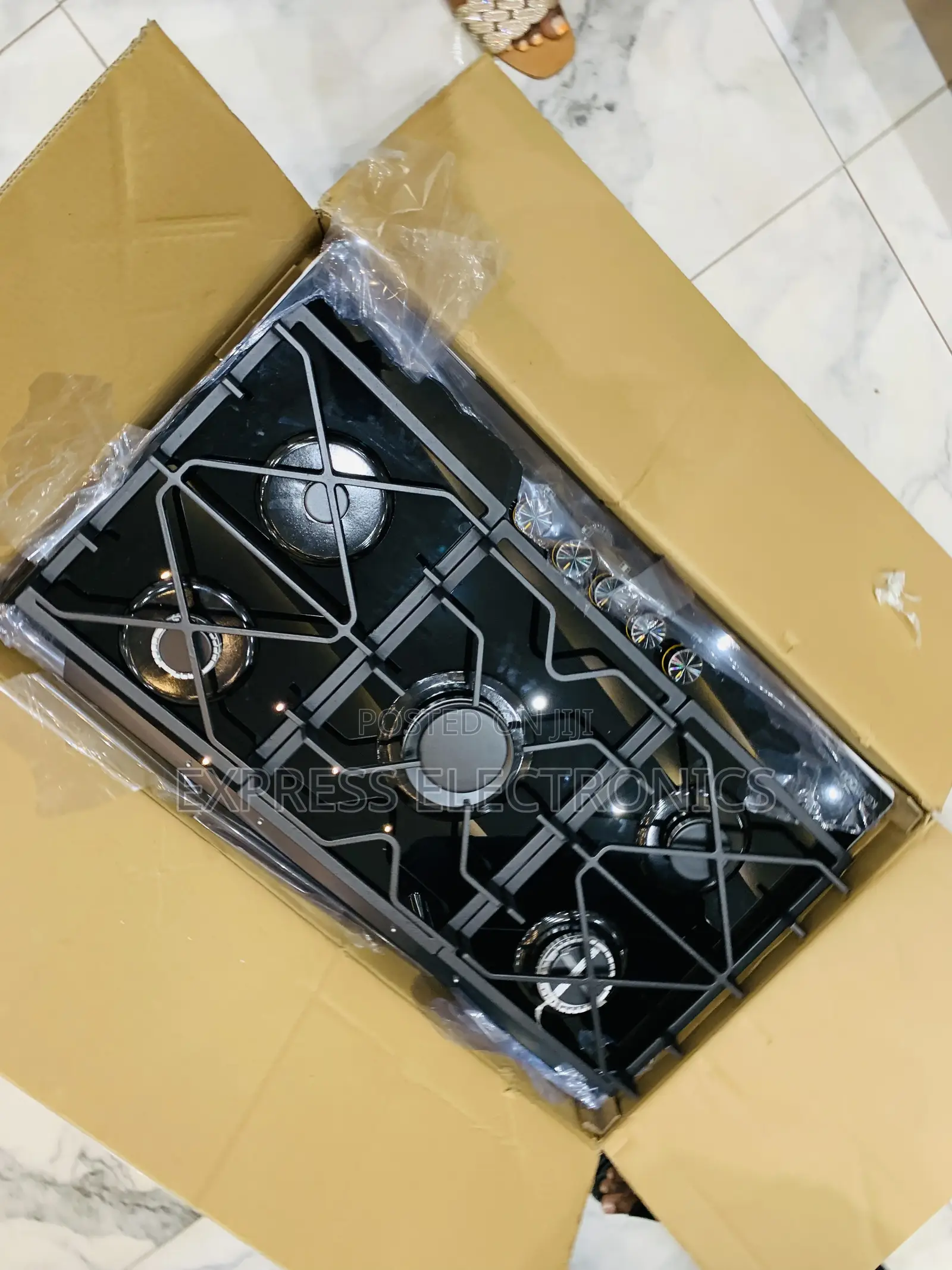 Ultra Sleek Built in Kenwood 5burner. Gas. Cooker