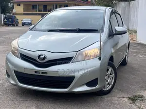 Toyota Vitz 1.3 AWD 3dr 2014 Gray
