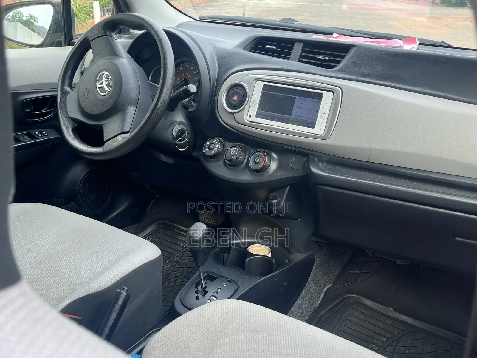 Toyota Vitz 1.3 AWD 3dr 2014 Gray