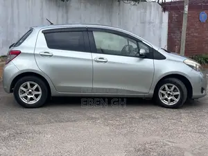 Toyota Vitz 1.3 AWD 3dr 2014 Gray