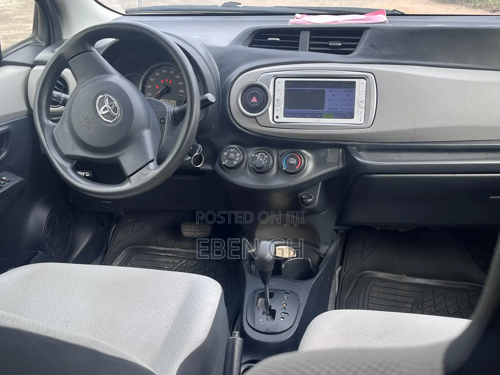 Toyota Vitz 1.3 AWD 3dr 2014 Gray