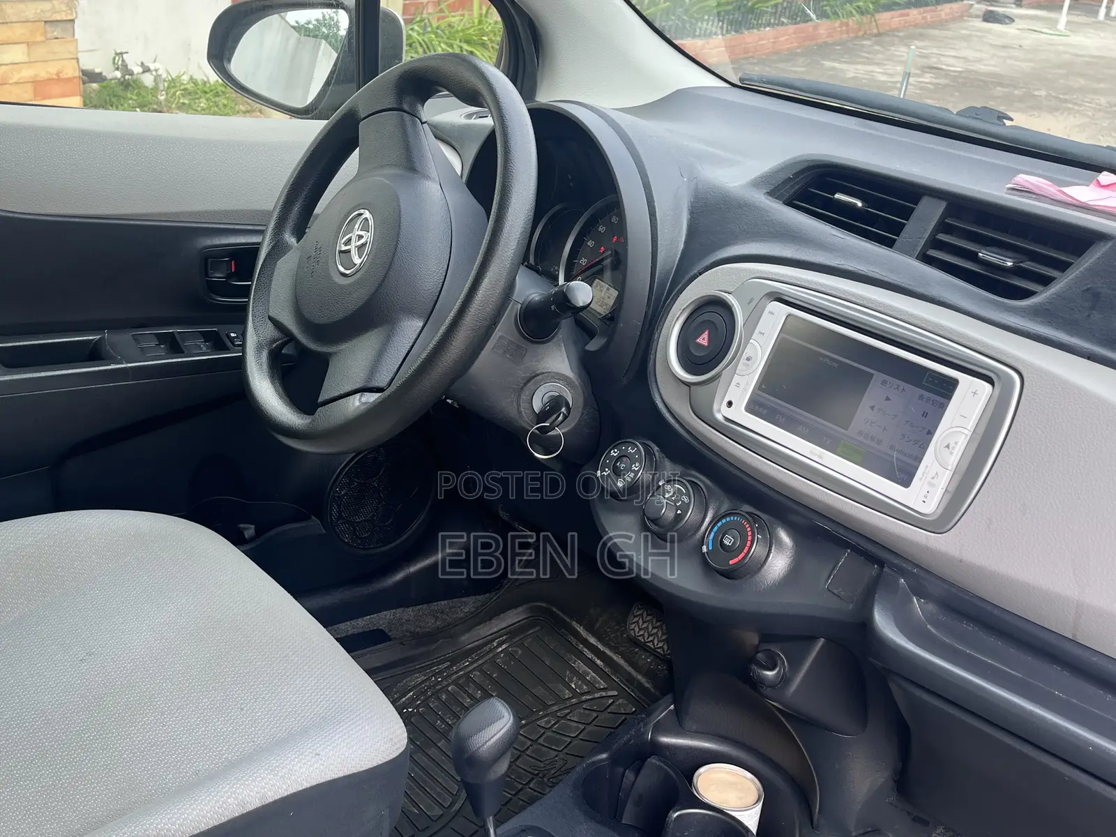 Toyota Vitz 1.3 AWD 3dr 2014 Gray