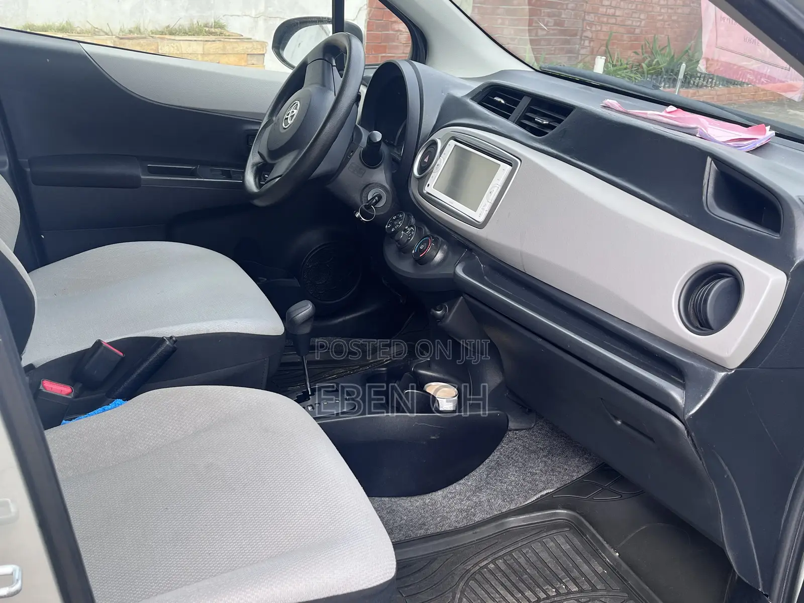 Toyota Vitz 1.3 AWD 3dr 2014 Gray