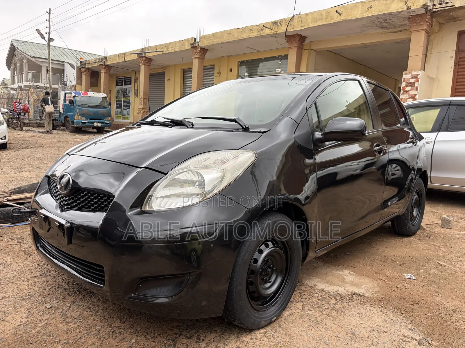 Toyota Vitz 1.3 AWD 5dr 2010 Black