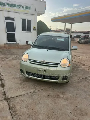 Toyota Sienta 1.5 AWD 2010 Green
