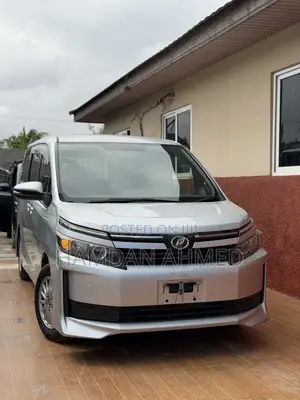 Toyota Voxy V 2WD 8-Seater 2014 Silver
