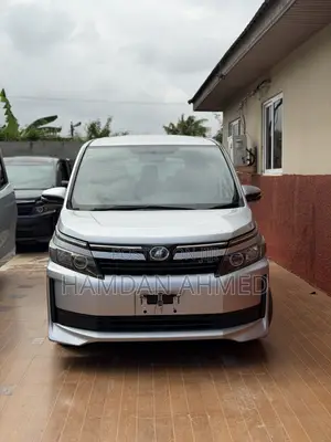 Toyota Voxy V 2WD 8-Seater 2014 Silver