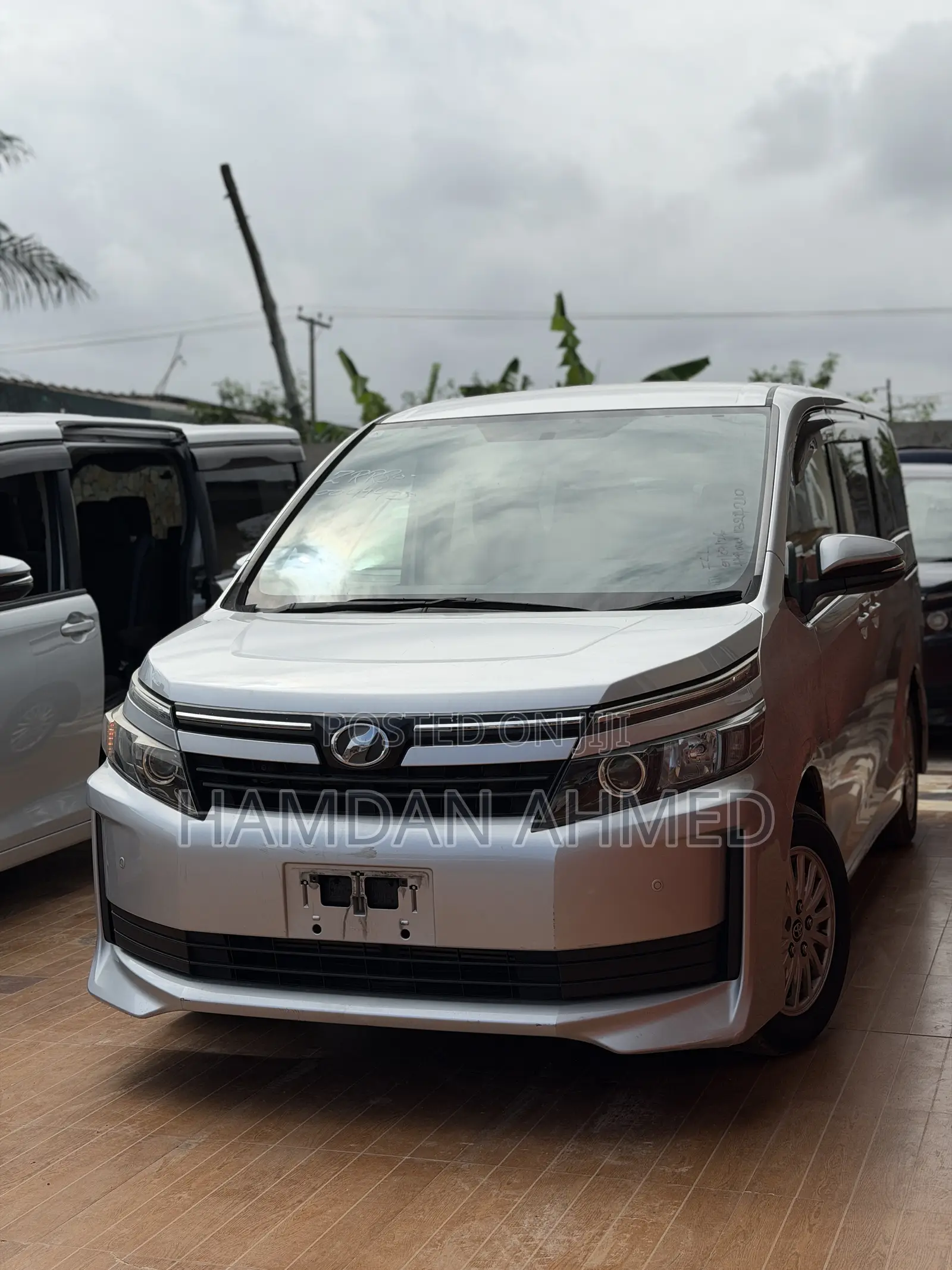 Toyota Voxy V 2WD 8-Seater 2014 Silver