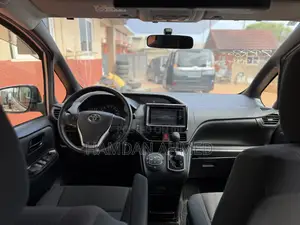 Toyota Voxy V 2WD 8-Seater 2014 Silver