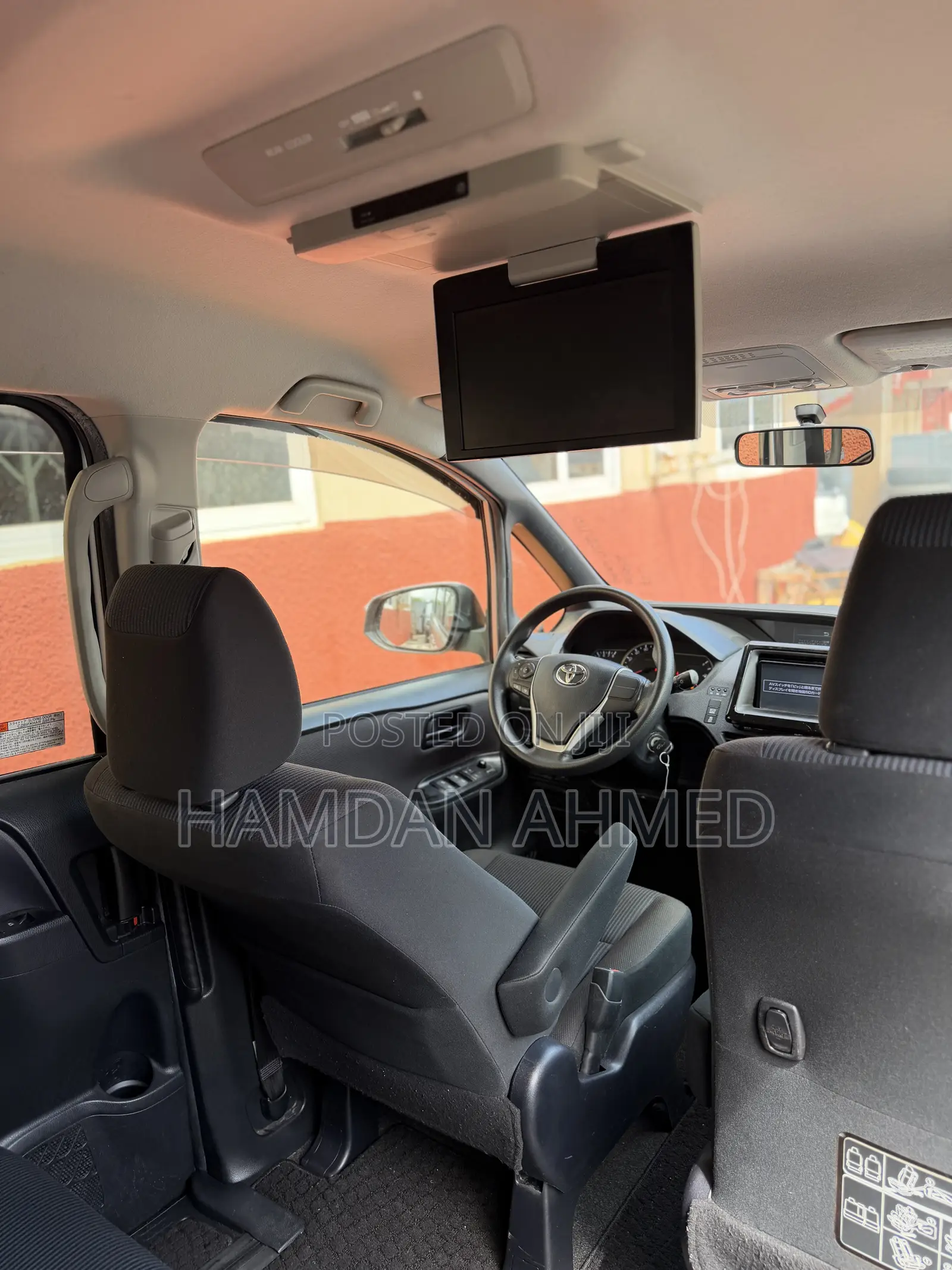 Toyota Voxy V 2WD 8-Seater 2014 Silver