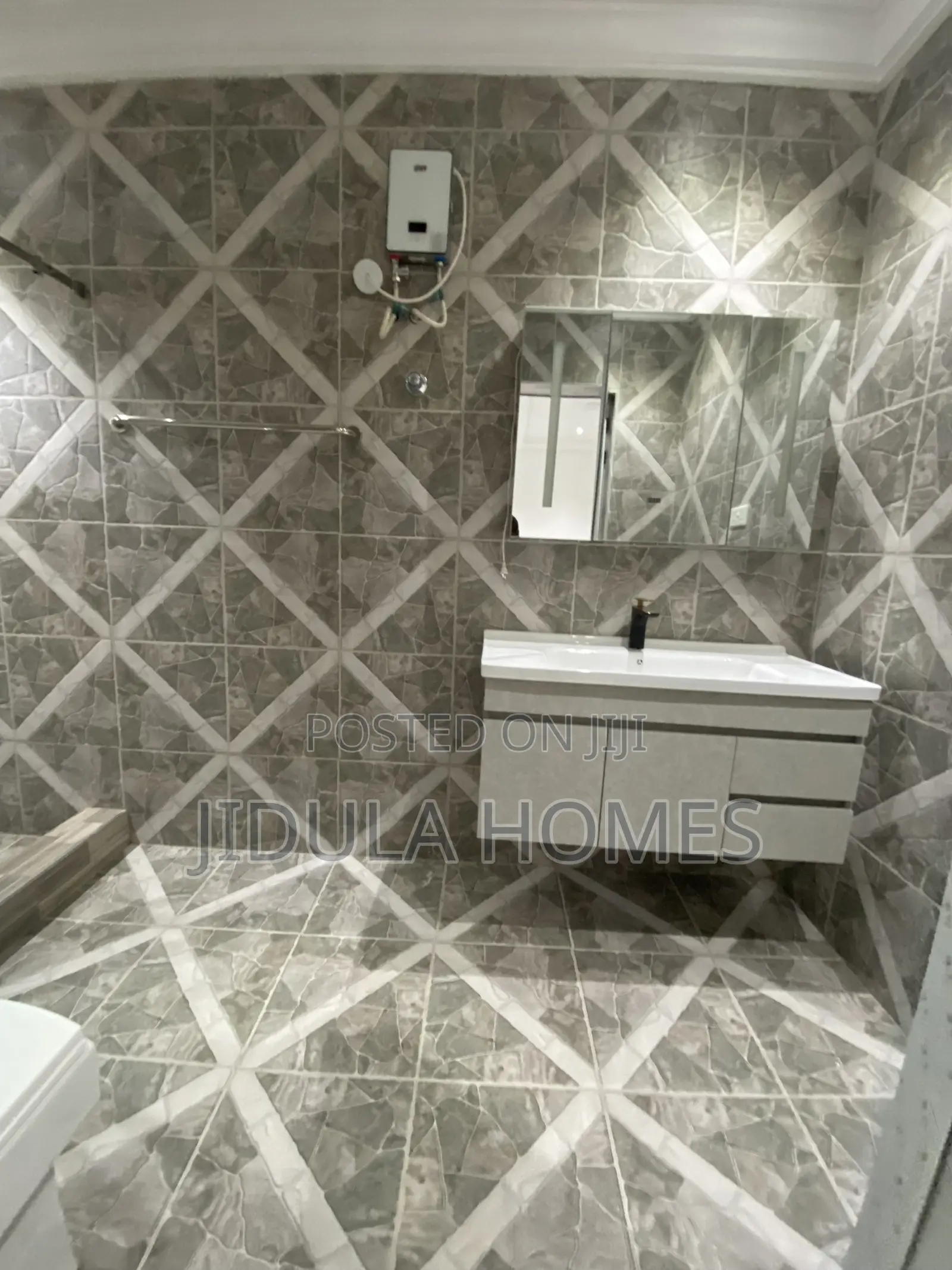 3bdrm Apartment in Lakeside Estate for rent