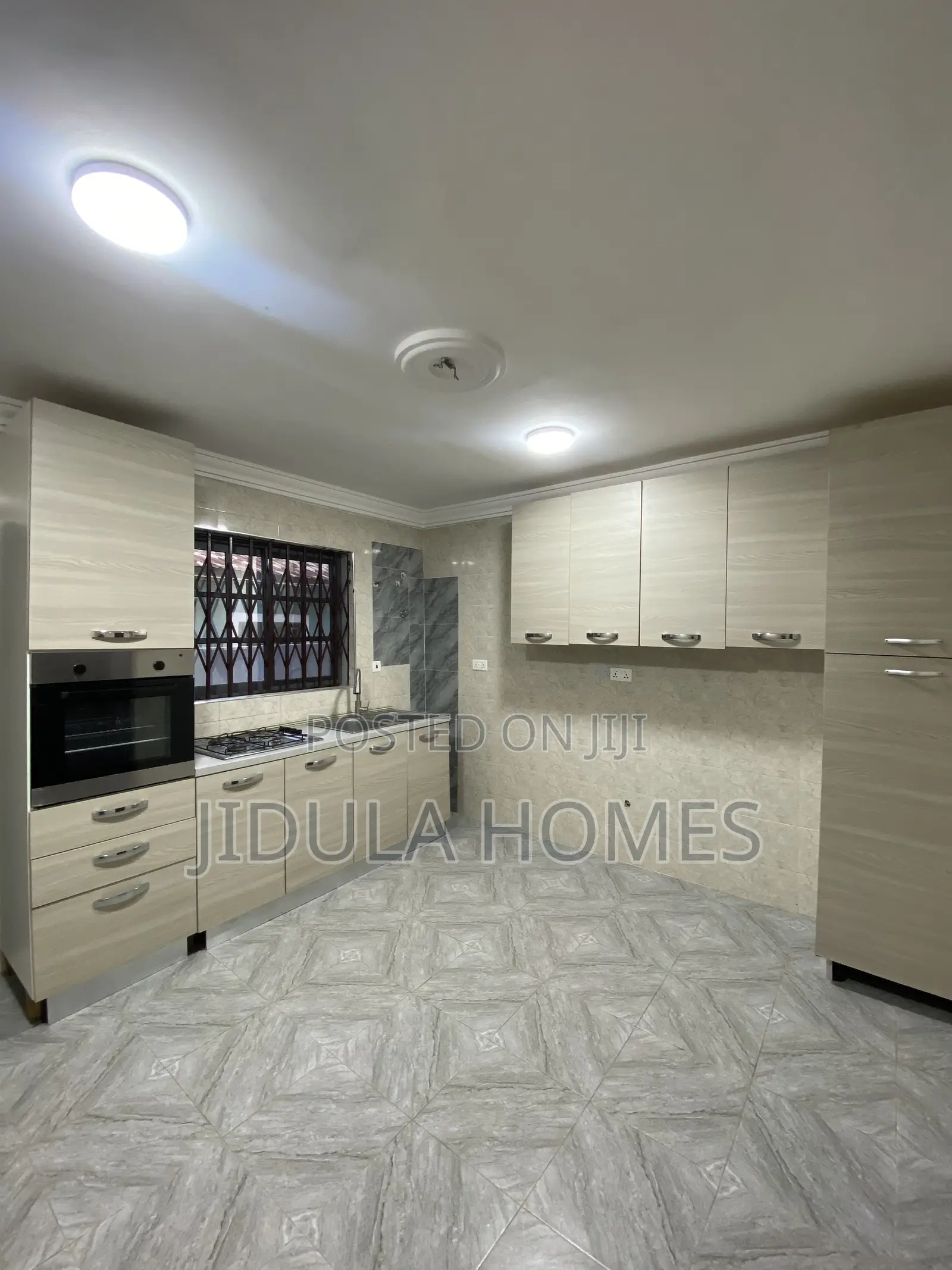 3bdrm Apartment in Lakeside Estate for rent