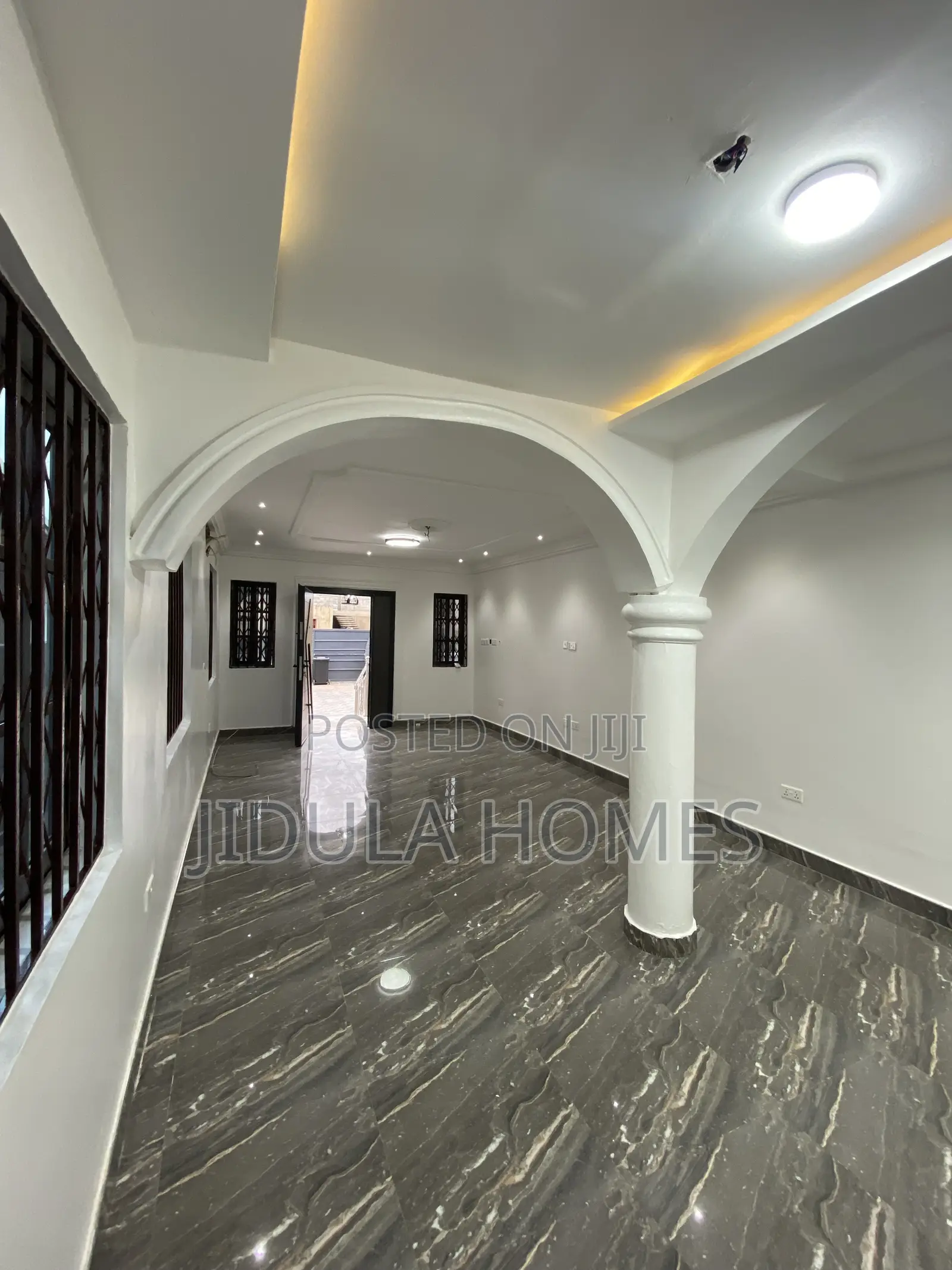 3bdrm Apartment in Lakeside Estate for rent