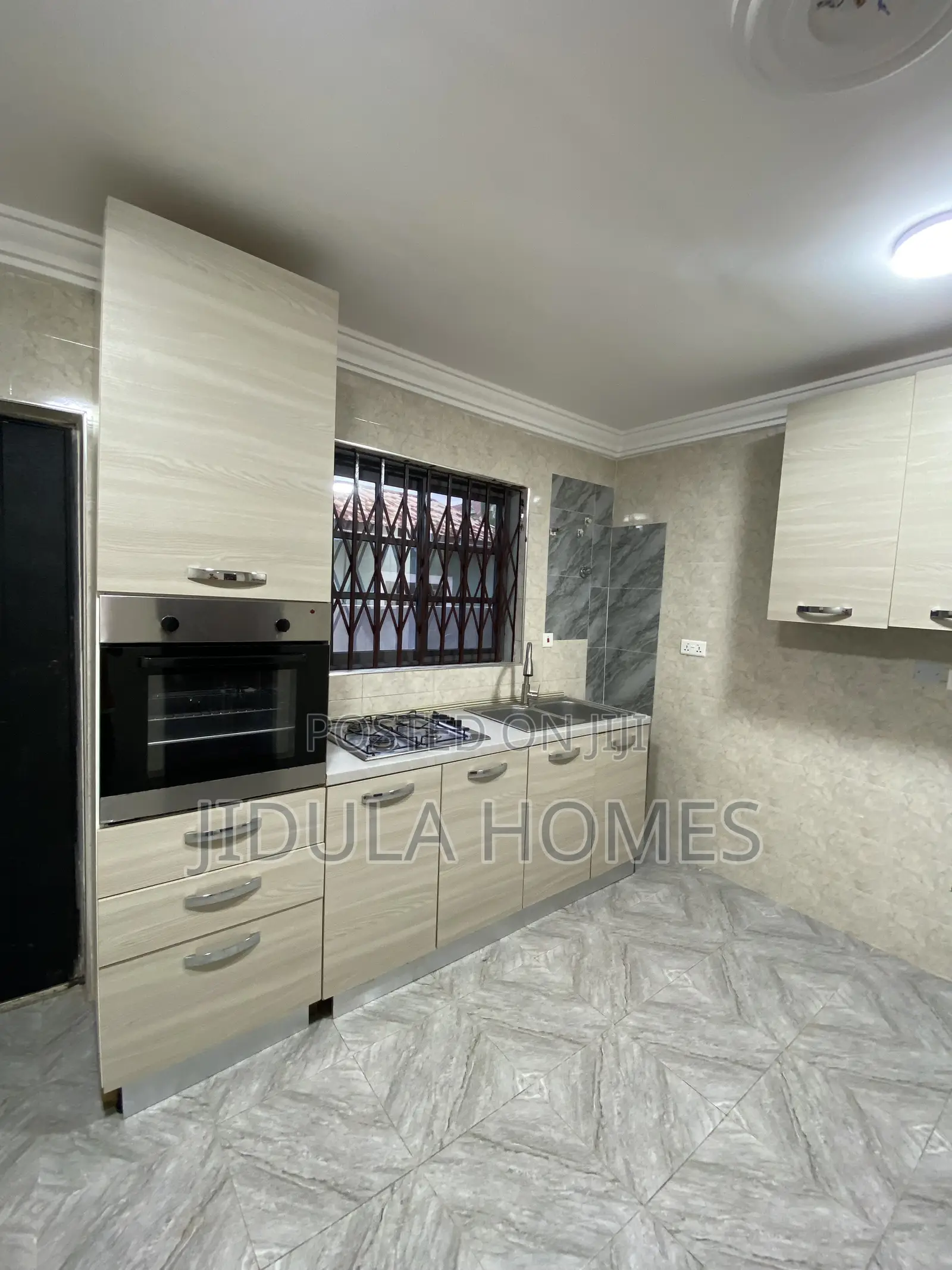3bdrm Apartment in Lakeside Estate for rent