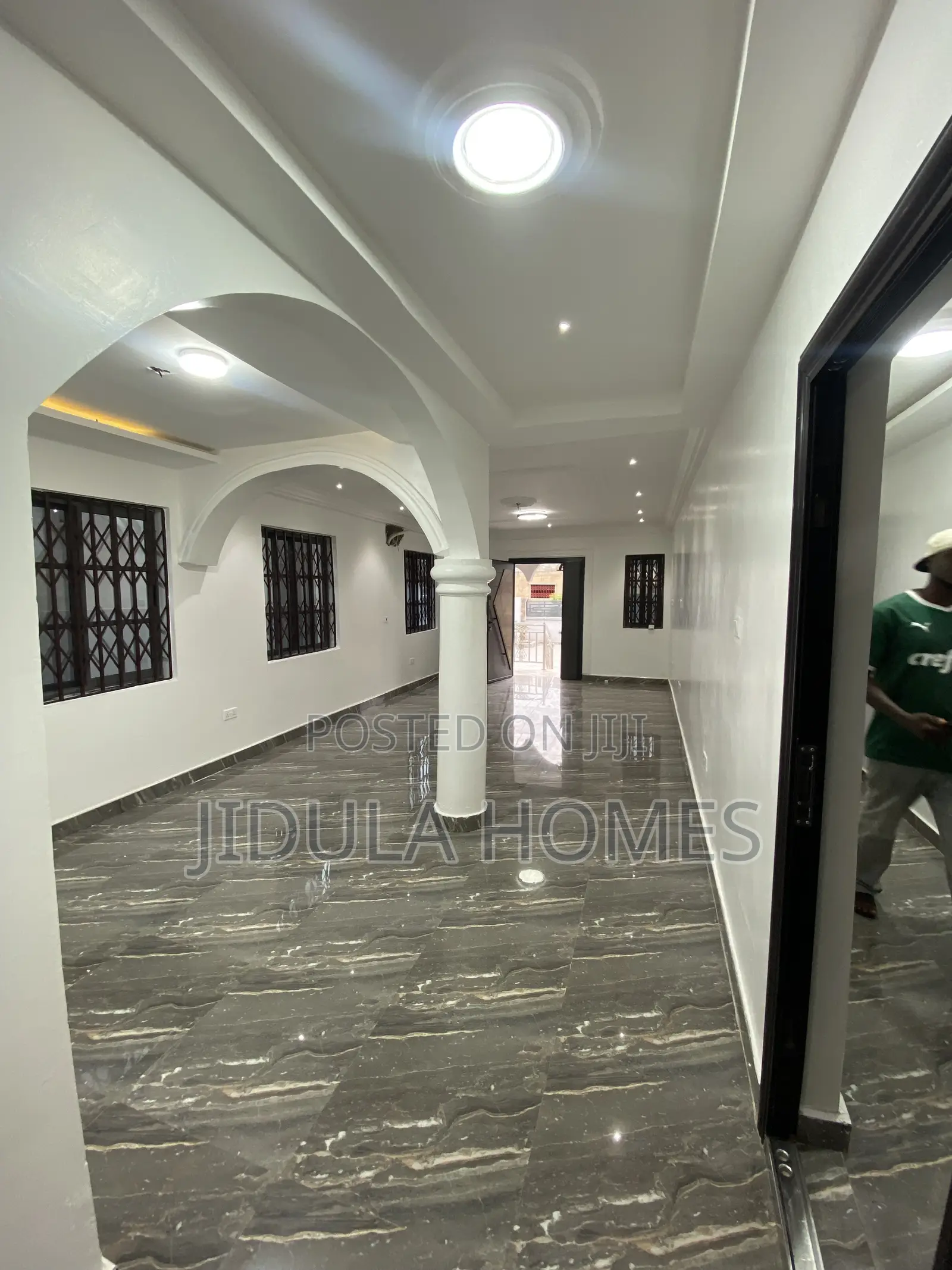3bdrm Apartment in Lakeside Estate for rent